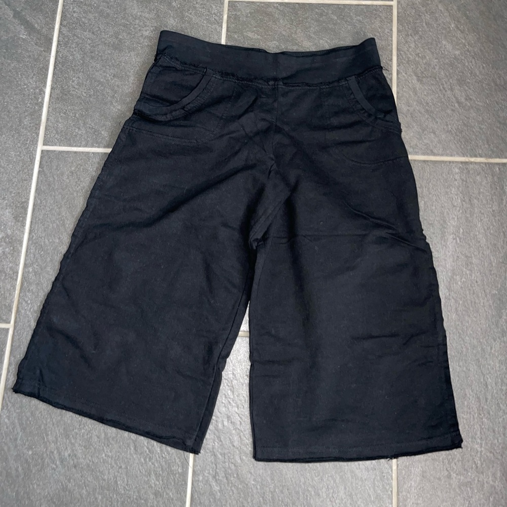 Women Capri Pants - Picture 1 of 7